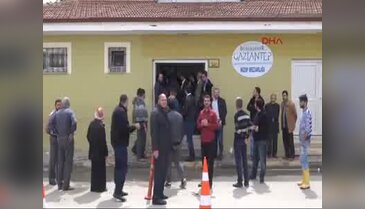 Sokakta yürürken öldürülen Suriyeli gazeteci toprağa verildi