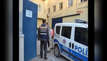 Annesinin başını keserek öldürdü