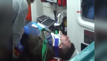 Kaza yapan sürücüyü annesi teselli etti