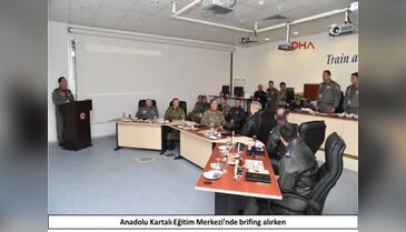 Orgeneral Hulusi Akar, F-16 pilotları ile görüştü