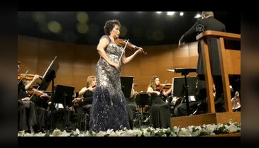 Keman virtuozitesi Aiman Mussakhajayeva, Bursa'da sahne aldı