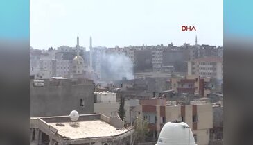Nusaybin'de PKK'lılar 2 okulu ve diyaliz merkezini ateşe verdi