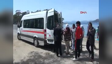 Piknikçilerin kirlettiği koyu, hükümlüler temizledi