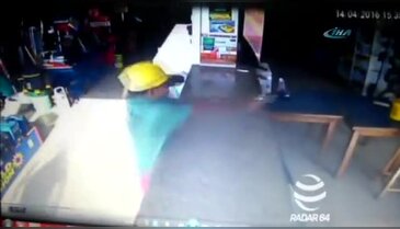 Mağazadakilere kurşun yağdırdılar