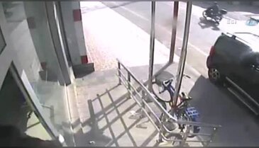 Çocukların PTT'de pompalı soygunu kamerada