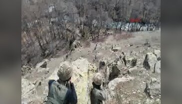Muş'ta öldürülen PKK'lıların silahları dere yatağında böyle arandı