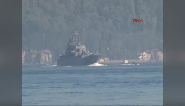 Rus savaş gemisi İstanbul Boğazı'ndan geçti