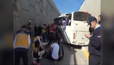 Bolu'da midibüs devrildi 19 yaralı