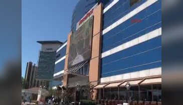 İstanbul'da AVM'de silah sesleri