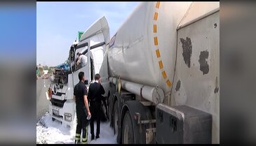 Bursa'da feci kaza! TIR çöp kamyonuna çarptı...