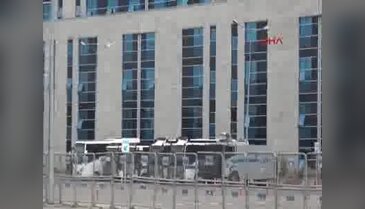 Gözaltına alınan Bank Asya çalışanları adliyeye getirildi
