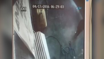Çalacak bir şey bulamayınca çöpü alıp çıktı