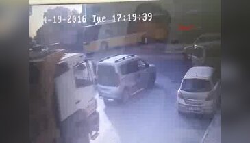 Polise saldırı zannedilen olay güvenlik kamerasında