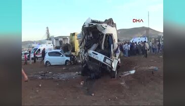 Freni boşalan kamyon 3 araca çarparak durdu, 4 yaralı