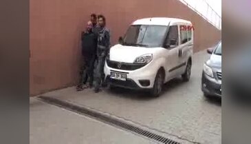 Peluş oyuncak tavşanın içine gizlenmiş uyuşturucuya 4 gözaltı