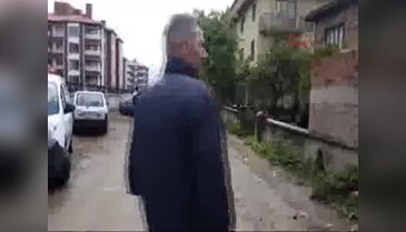 Polisten kaçan sürücü evin bahçesinde yakalandı