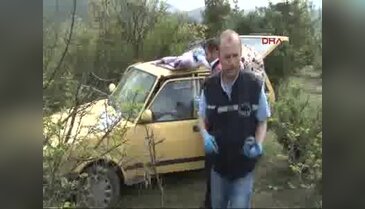 Çaldıkları otomobilleri ormanda saklayan 2 kişi yakaladı