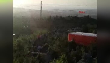 Paraşütçü, yüksek gerilim tellerinde asılı kaldı
