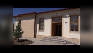 Eşi, şehidin özel eşyalarını gözyaşlarıyla bağışladı