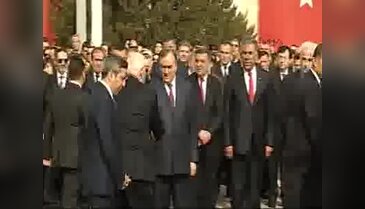 TBMM'nin 96'ncı açılış yıl dönümü dolayısıyla TBMM Atatürk Anıtı'na çelenk bırakıldı