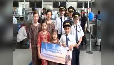 Havalimanında yolculara çocuk sürprizi