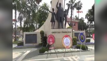 Atatürk Anıtı'nın gözlerini kırmızı kuşakla bağlayıp eylem yaptı