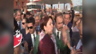 Meral Akşener Bursa'da kendisine "başbuğ" diye seslenenlere tepki gösterdi