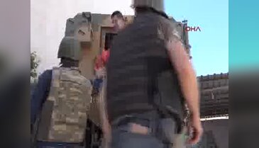 Nusaybin'e gönderilen ikram malzemeleri güvenlik güçleri tarafından vatandaşlara dağıtıldı