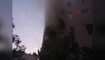 Yangında engeli minik kızı komşuları kurtardı