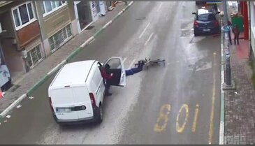 Bursa'da bisikletli gence böyle çarptı!