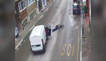 Bursa'da bisikletli gence böyle çarptı! -2