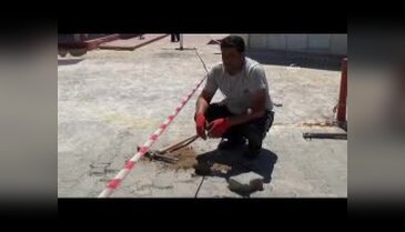 Mahkemeyi kazanınca arazisinden geçen yolu trafiğe kapattı