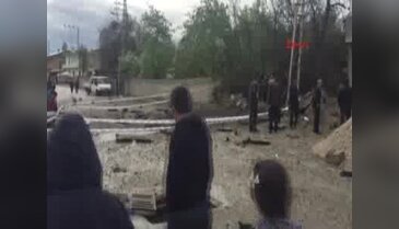 Gün ağardı, Van'daki patlamanın tahribatı ortaya çıktı