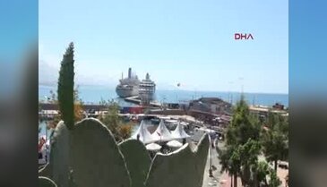 Alanya'ya aynı anda 2 kruvaziyer yanaştı