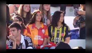 Bursa'da eski futbolculardan sosyal sorumluluk projesine destek