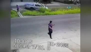 Kamyonet 3 kişiyi böyle ezdi !