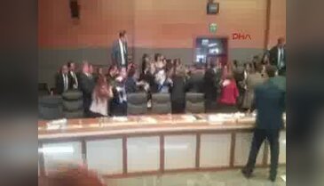 Dokunulmazlıkların görüşüldüğü komisyonda yine kavga çıktı