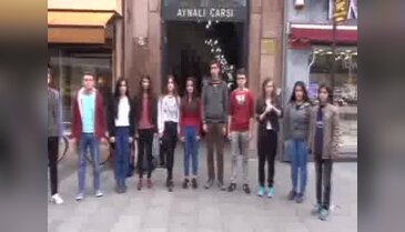 Liselilerden işaret diliyle Çanakkale Türküsü