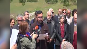 Toplu mezarda bulunan kemikler 78 yıl sonra kefene sarılarak defnedildi