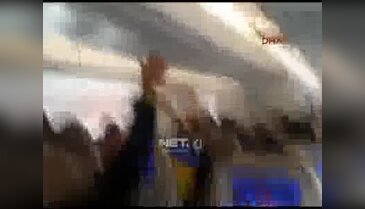 Türbülansa giren uçaktaki yolcuların dehşet anları