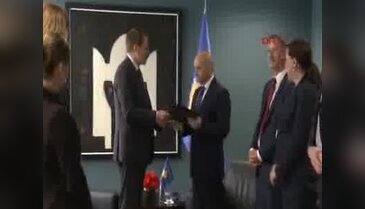 AB Kosova Temsilcisi Zbogar, tavsiye kararını Başbakan Mustafa'ya teslim etti