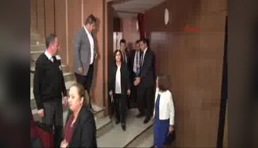 Kılıçdaroğlu, Nazım Hikmet Kültür Merkezi'nde 'Halktan Biri' oyununu izledi