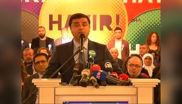 Demirtaş ve Yüksekdağ, bazı STK temsilcilerinin katılımıyla basın toplantısı düzenledi