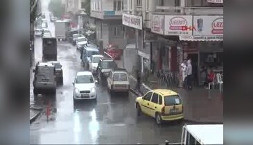 Kayseri'de sağanak yağış, hayatı olumsuz etkiledi