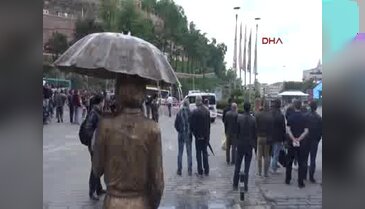 Unutulan kadın çantası bomba paniğine neden oldu
