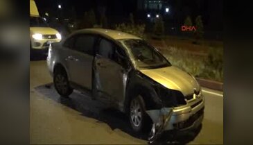 Zonguldak'ta otomobil aydınlatma direğini devirdi; 2 yaralı