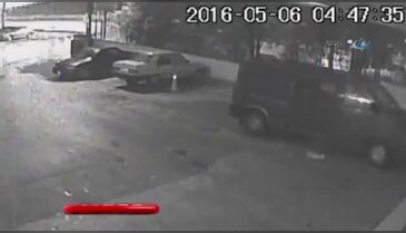 Başkent'te ilginç kaza: Araç yolda açılan çukura düştü