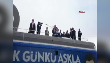 Başbakan Davutoğlu Konya'da kendisini bekleyen vatandaşlara seslendi - 1