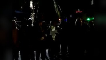Foça'da da laiklik için insan zinciri