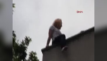 Karacabey'de çatıda bıçaklı intihar girişimi